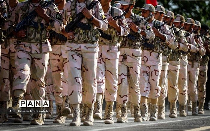 تجمع بازنشستگان نیروهای مسلح مقابل مجلس: خواستار افزایش حقوق در سال 98 هستیم