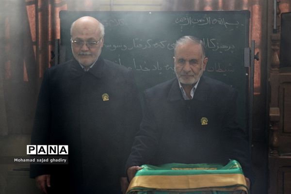 حضور جمعی از خادمین آستان مقدس حضرت سیدالکریم(ع) در مسجد اداره کل آموزش و پرورش شهر تهران