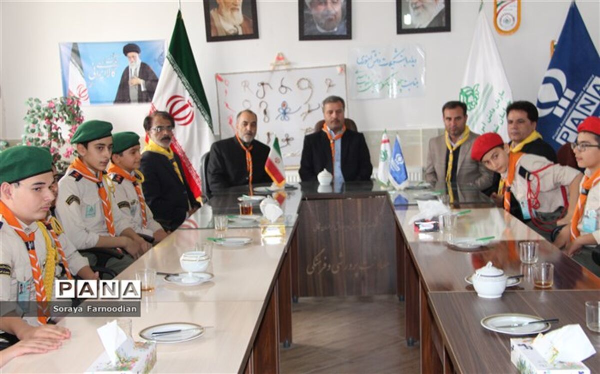 نشست پیشتازان دبیرستان شید رجایی با مسئولان سازمان دانش‌آموزی خراسان شمالی