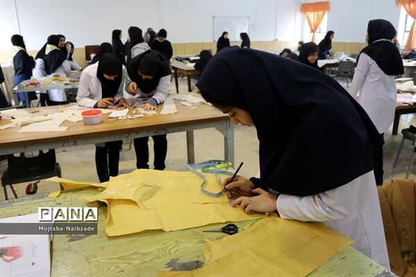 برگزاری جشنواره غذای سالم  و دست سازه‌های هنرجویان  هنرستان شهدای فلسطین ناحیه 4 مشهد