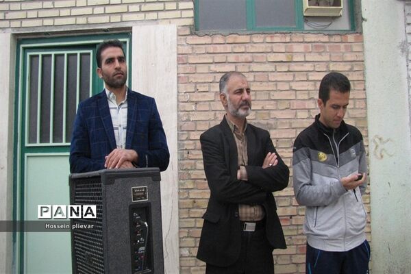 مسابقات نجات تخم مرغ در دبیرستان شهید نواب صفوی بیرجند