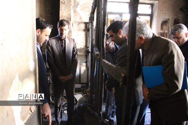 بازدید معاون وزیر از مدرسه حادثه دیده در  زاهدان