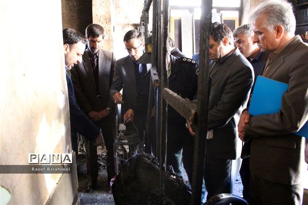 بازدید معاون وزیر از مدرسه حادثه دیده در  زاهدان