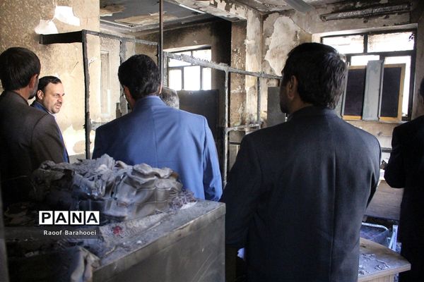 بازدید معاون وزیر از مدرسه حادثه دیده در  زاهدان