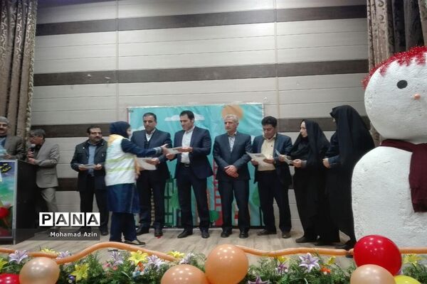 تقدیر از برگزیدگان مسابقات پیشتازان