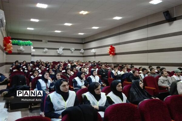 تقدیر از برگزیدگان مسابقات پیشتازان