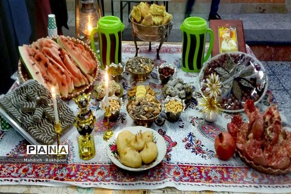 برگزاری جشن یلدا در دبیرستان متوسطه اول فخرالزمان قریب