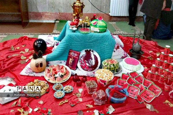 برگزاری جشن یلدا در دبیرستان متوسطه اول فخرالزمان قریب