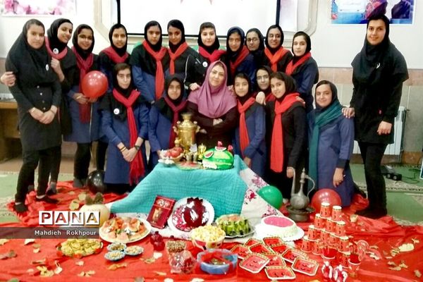 برگزاری جشن یلدا در دبیرستان متوسطه اول فخرالزمان قریب