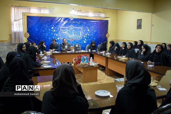 نشست اعضای شوراهای دانش‌آموزی محلات