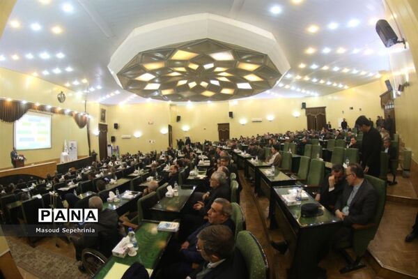 بازدید معاون استخدامی رئیس جمهور از شعبه پنجم سازمان تامین اجتماعی تبریز
