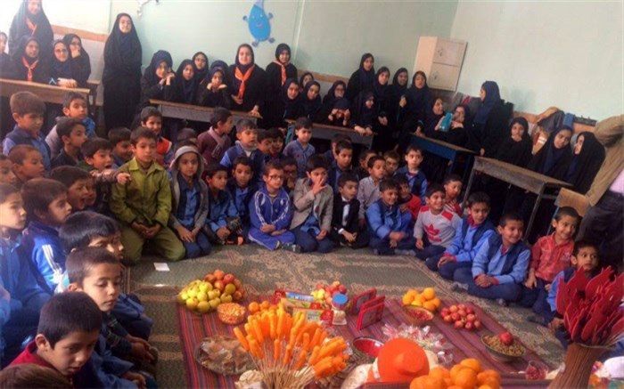 برگزاری جشن یلدا دبیرستان فرزانگان دوره اول در دبستان شهید ساقی