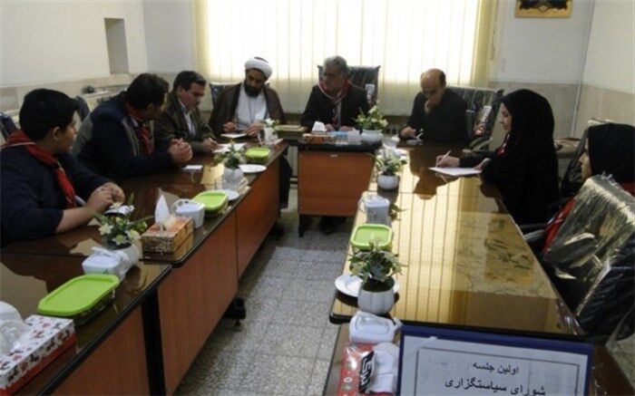 امام جمعه شهر پیربکران: امروز در خانواده‌ها تاکید زیاد بر دروس مانع انجام امور شخصی فرزندان می شود