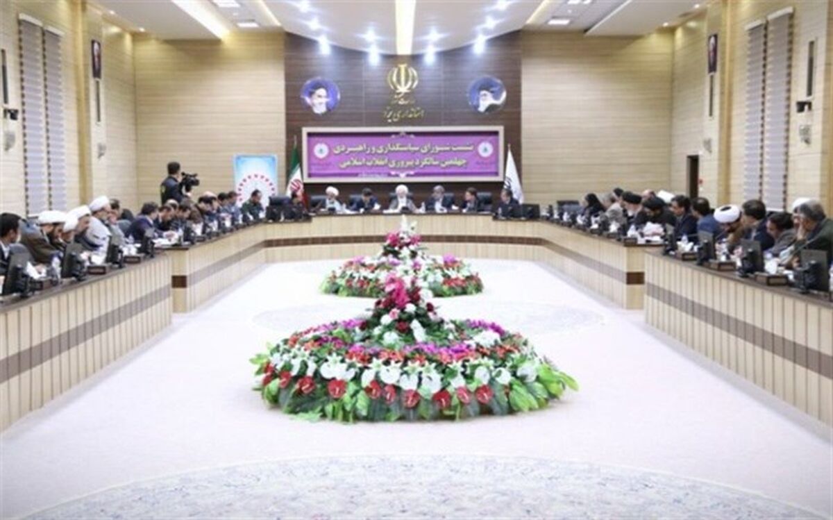 اطلاع رسانی ‌مناسب به مردم و جلب مشارکت آنها در برنامه‌های بزرگداشت پیروزی انقلاب
