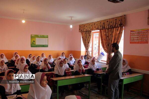 بازدید روسای ادارات قرآن، عترت و نماز شمالغرب کشور از مدرسه نیلوفر ناحیه یک ارومیه