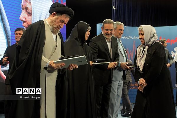 همایش تجلیل از خیرین مدرسه‌ساز در زلزله کرمانشاه