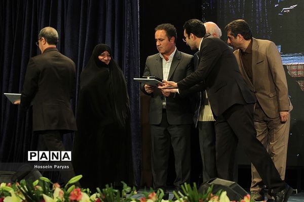 همایش تجلیل از خیرین مدرسه‌ساز در زلزله کرمانشاه