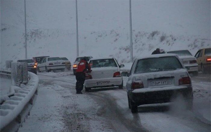 بارش برف  در محورهای 5 استان کشور