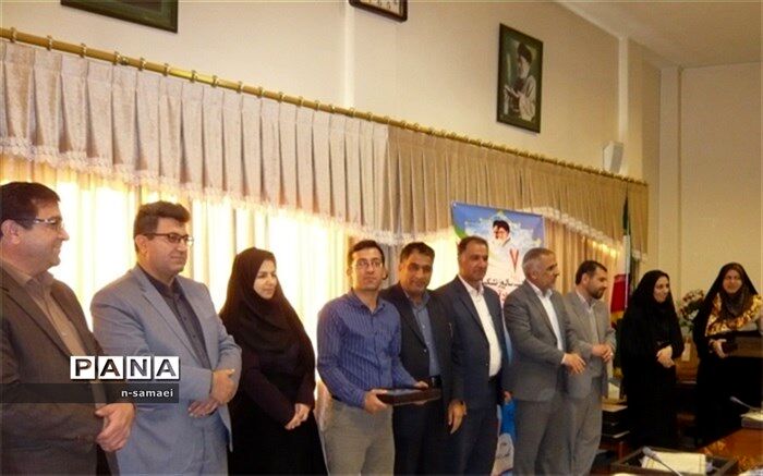 جلسه گرامیداشت سالروز نهضت سواد آموزی به فرمان امام خمینی (ره) در آموزش وپرورش ناحیه 4برگزار شد