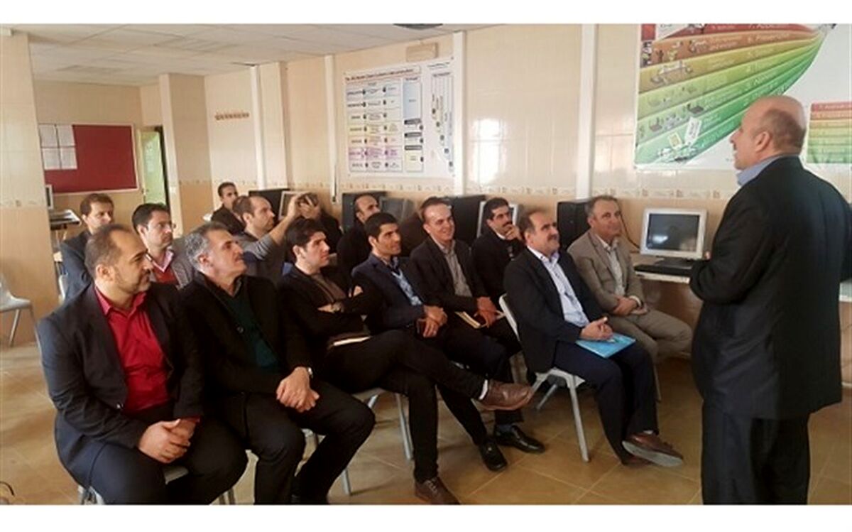 هنرآموزان رشته های هنری استان کردستان در دوره مهارت آموزی شرکت کردند