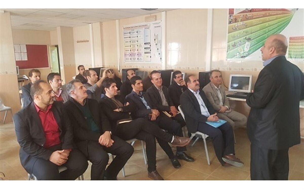 هنرآموزان رشته های هنری استان کردستان در دوره مهارت آموزی شرکت کردند