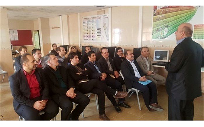 هنرآموزان رشته های هنری استان کردستان در دوره مهارت آموزی شرکت کردند