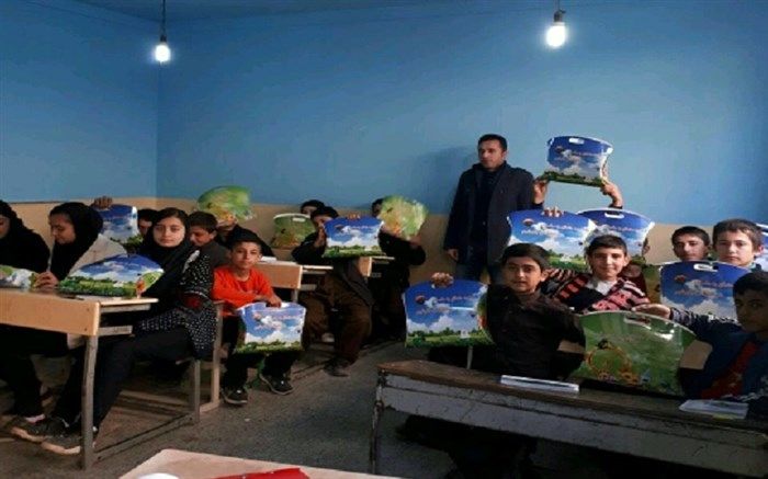 بیش از 200 بسته زیست محیطی در مدارس سردشت توزیع شد
