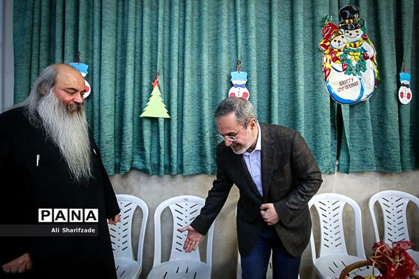 حضور سرزده وزیر آموزش و پرورش  در جشن سال نو دانش‌آموزان ارمنی