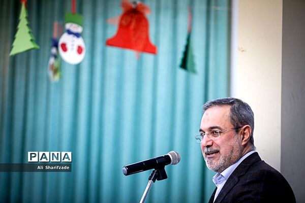 حضور سرزده وزیر آموزش و پرورش  در جشن سال نو دانش‌آموزان ارمنی