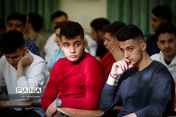 حضور سرزده وزیر آموزش و پرورش  در جشن سال نو دانش‌آموزان ارمنی