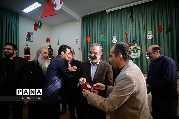 حضور سرزده وزیر آموزش و پرورش  در جشن سال نو دانش‌آموزان ارمنی