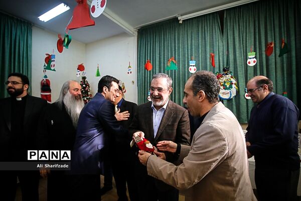 حضور سرزده وزیر آموزش و پرورش  در جشن سال نو دانش‌آموزان ارمنی