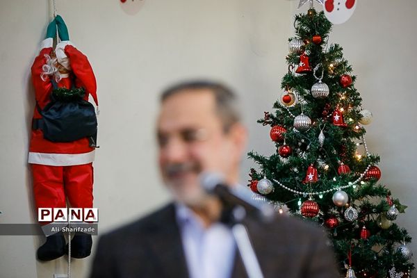 حضور سرزده وزیر آموزش و پرورش  در جشن سال نو دانش‌آموزان ارمنی