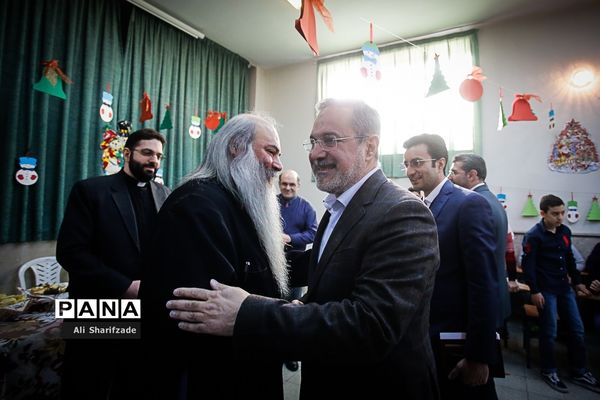 حضور سرزده وزیر آموزش و پرورش  در جشن سال نو دانش‌آموزان ارمنی