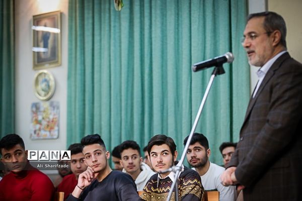 حضور سرزده وزیر آموزش و پرورش  در جشن سال نو دانش‌آموزان ارمنی