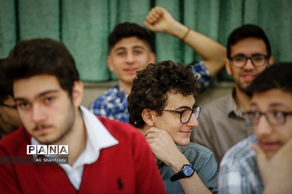 حضور سرزده وزیر آموزش و پرورش  در جشن سال نو دانش‌آموزان ارمنی