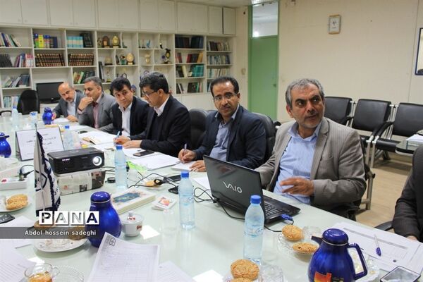 نشست تخصصی کار گروه زیر نظام تربیت معلم و تامین منابع انسانی استان بوشهر