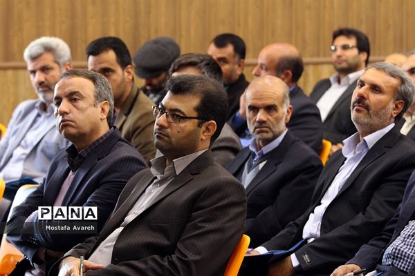 گردهمایی مدیران هنرستان‌های فنی و حرفه‌ای و کاردانش خراسان جنوبی