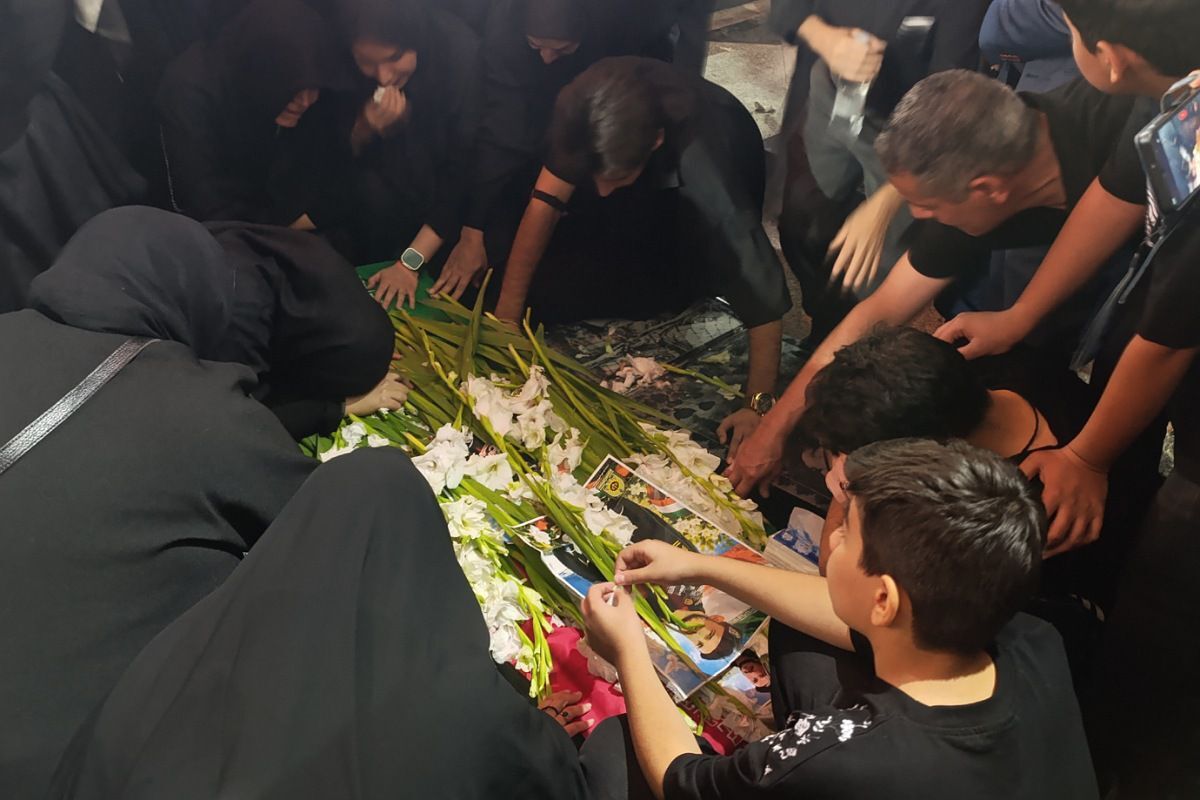 تشییع پیکر شهید محمد علیزاده در گلزار شهدای ملارد