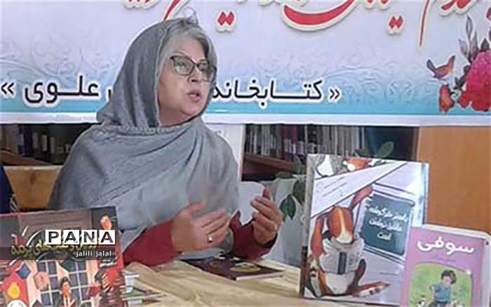 ترجمه داستانها باعث آشنایی با مردم نقاط دیگر می‌شود