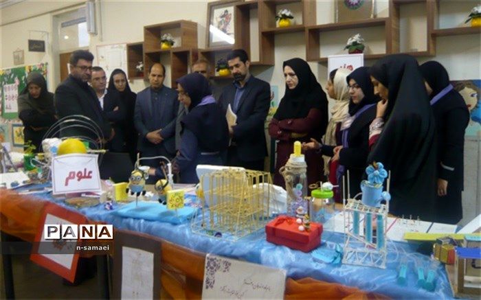 بازدید از نمایشگاه دستاوردهای پژوهشی دانش آموزان ناحیه 4