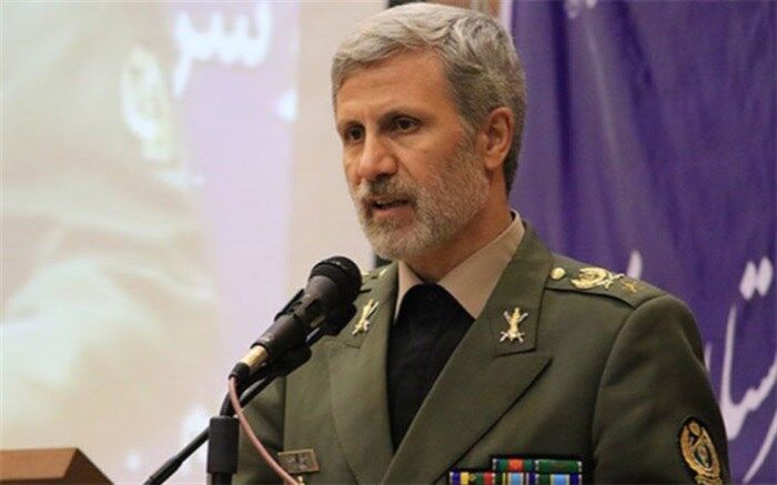 وزیر دفاع: با تکیه بر ظرفیت‌های داخلی می‌توان تحریم‌ها را به فرصت تبدیل کرد