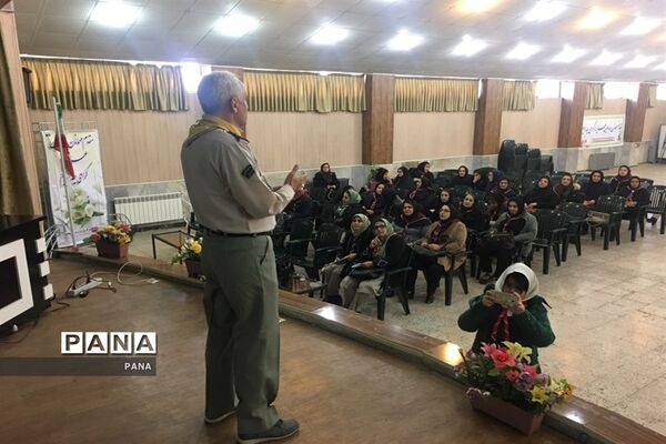 دوره آموزشی مربیان جدیدالورود و بازآموزی مربیان پیشتاز سازمان دانش‌آموزی