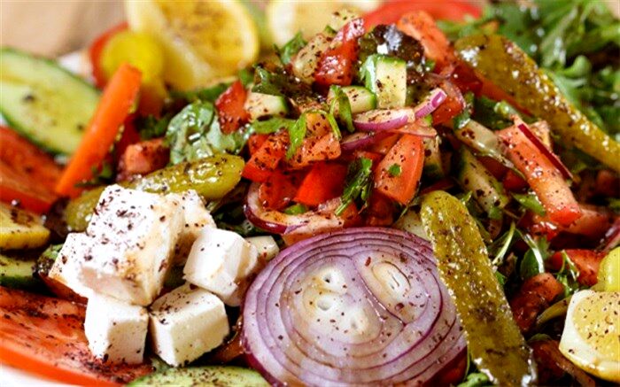 چگونه غذایی که می خوریم بر افکار و کارایی مغزمان ما تاثیر می گذارد