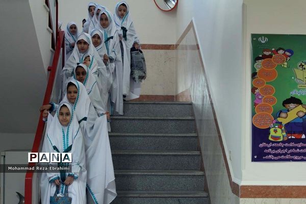 برگزاری جشن تکلیف دانش آموزی در مدارس ناحیه 1 همدان