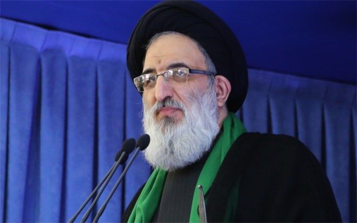 دشمنان به دنبال آسیب به نهاد خانواده هستند