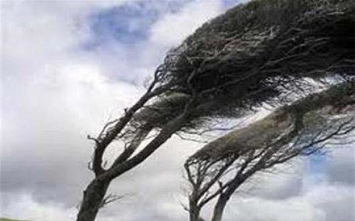 تندباد با سرعت ۷۲ کیلومتر بر ساعت اردبیل را درمی‌نوردد