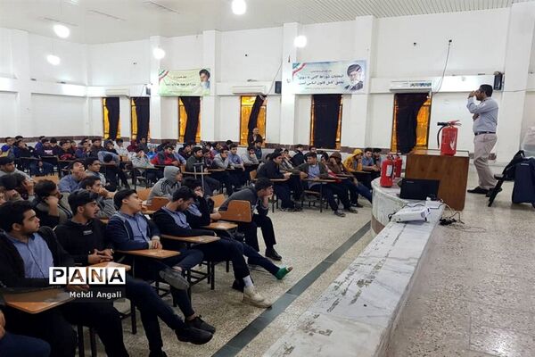 کلاس اطفاء حریق در هنرستان آیت الله طالقانی بوشهر