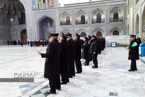 آئین سنتی غبارروبی محوطه حرم امام مهربانی‌هادر مشهد مقدس