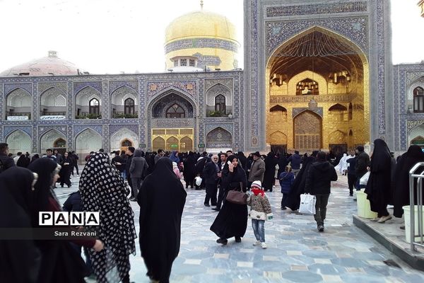 آئین سنتی غبارروبی محوطه حرم امام مهربانی‌هادر مشهد مقدس